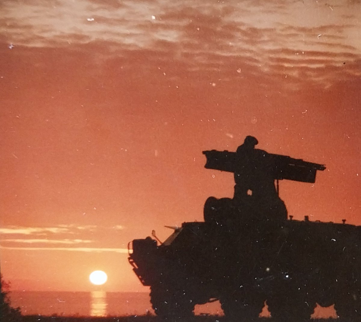 Rudenicz's tweet image. Nigdy w życiu nie zobaczycie bardziej romantycznej fotki zestawu 9K31 Strzała-1.
Poligon Ustka, 1979