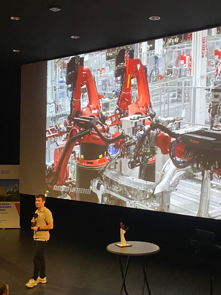 brubotics's tweet photo. Seppe Terryn did the #sciencepitch @DOCVILLE_BE, presenting our research on sustainable robots by self healing materials for a room full of filmmakers! @WtnschpBXL @researchvub @VUBrussel @FWOVlaanderen @SmarTitn https://t.co/kCTVzdn9DB