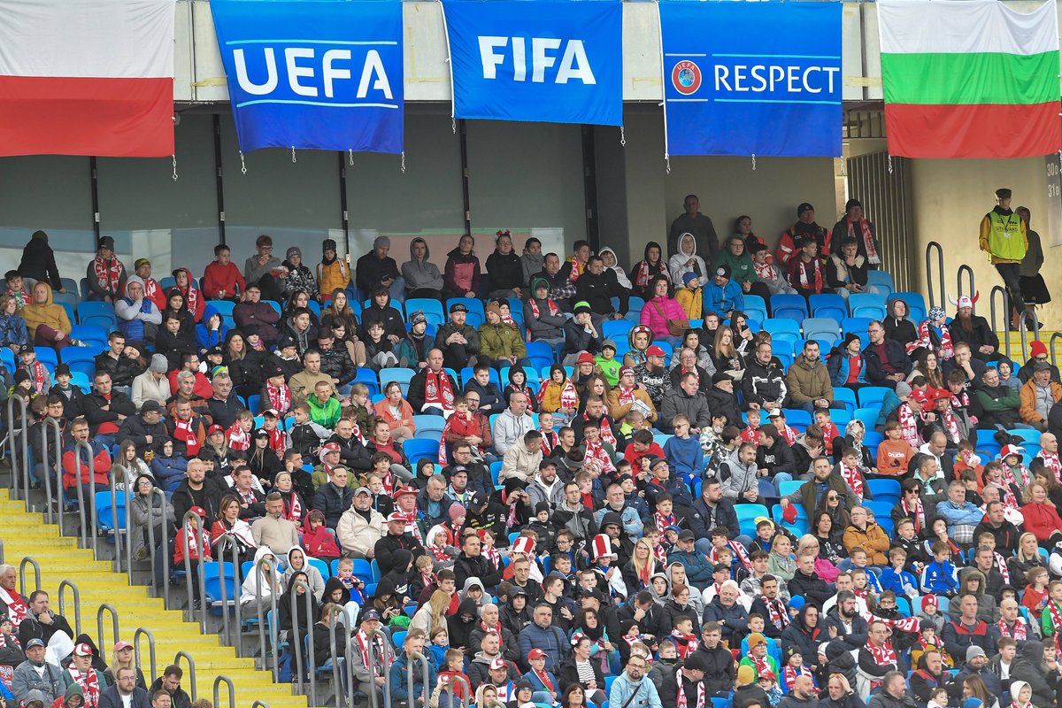 Za nami mecz eliminacji do Mistrzostw Europy U21 Polska 🇵🇱 - Bułgaria 🇧🇬 na Stadionie Śląskim 🏟 Niestety, biało-czerwoni przegrali z Bułgarami 0️⃣:1️⃣ ⚽️ Wciąż pozostają jednak liderem w tabeli 🔝 Trzymamy więc kciuki, żeby kolejne mecze zapewniły naszym „Orlętom” udział w ME ✊