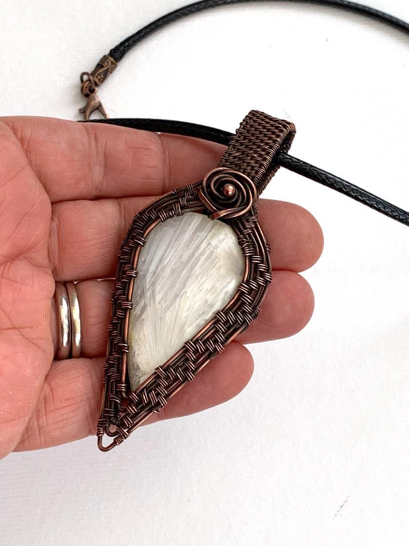 Handcrafted, copper wire wrapped pendant with large Scolecite crystal.

Purchase via Etsy: etsy.com/uk/listing/168…

#Scolecite #ScolecitePendant #copper #copperwirewrapped #copperpendant #copperwirewrappedpendant #originaljewellery #uniquependant #boholook #bohostyle #pendant