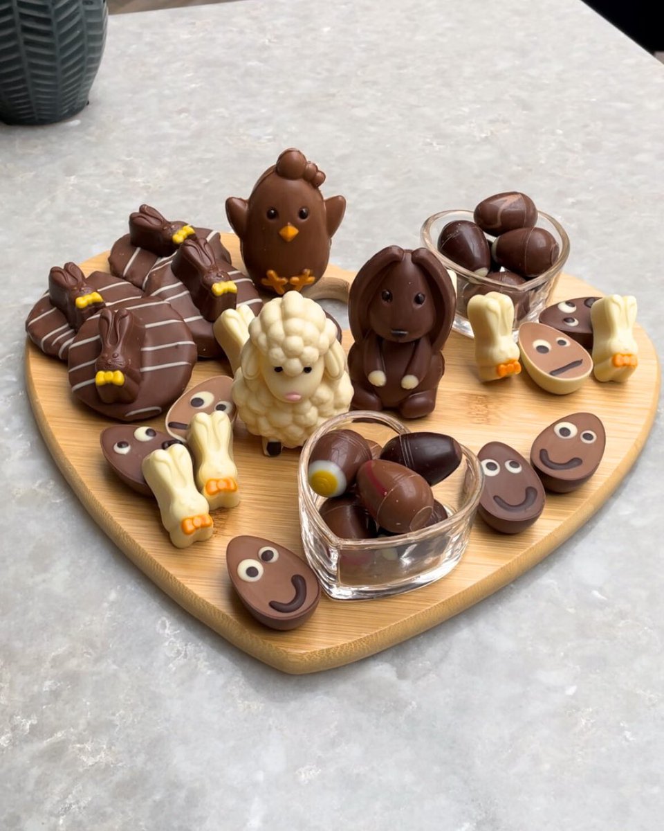 Morning! Saw this idea from Hotel Chocolat. Would probably cost ££ to do, but too cute. C : ) xx 🐰