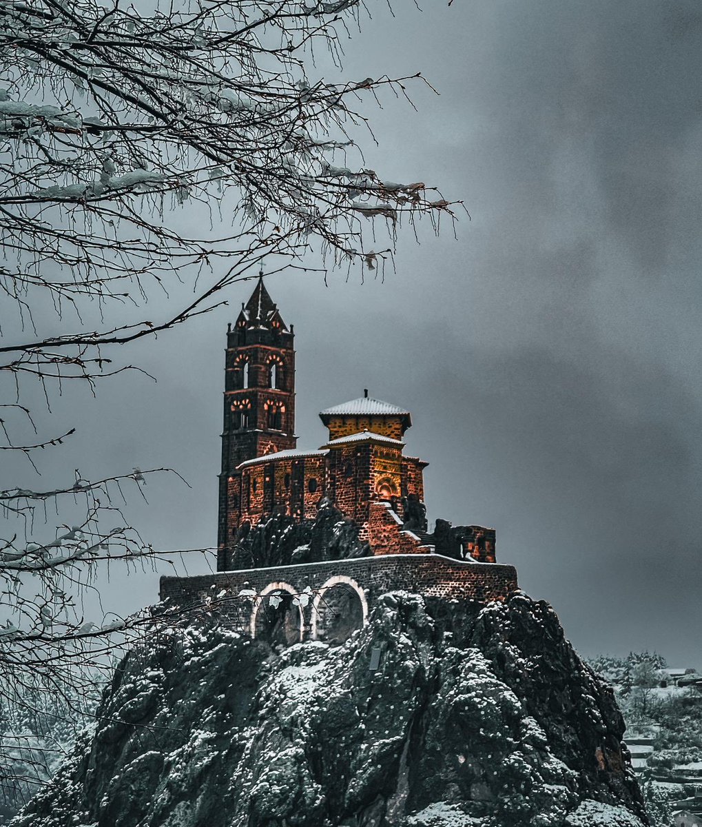 Derniers sursauts de l'hiver sur le #velay ❄️😍
#neige #lepuyenvelay