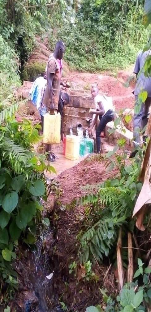 tanzdevtrust's tweet image. #TDTPhotoComp📸

Villagers at Kaibanja now enjoy clean water from this projected spring. This helps to reduce the challenge of women and young girls walking long distances to carry water. Learn more about water issues here tanzdevtrust.org/priorities/wat…

#TDTProjects #TDTWater #Tanzania