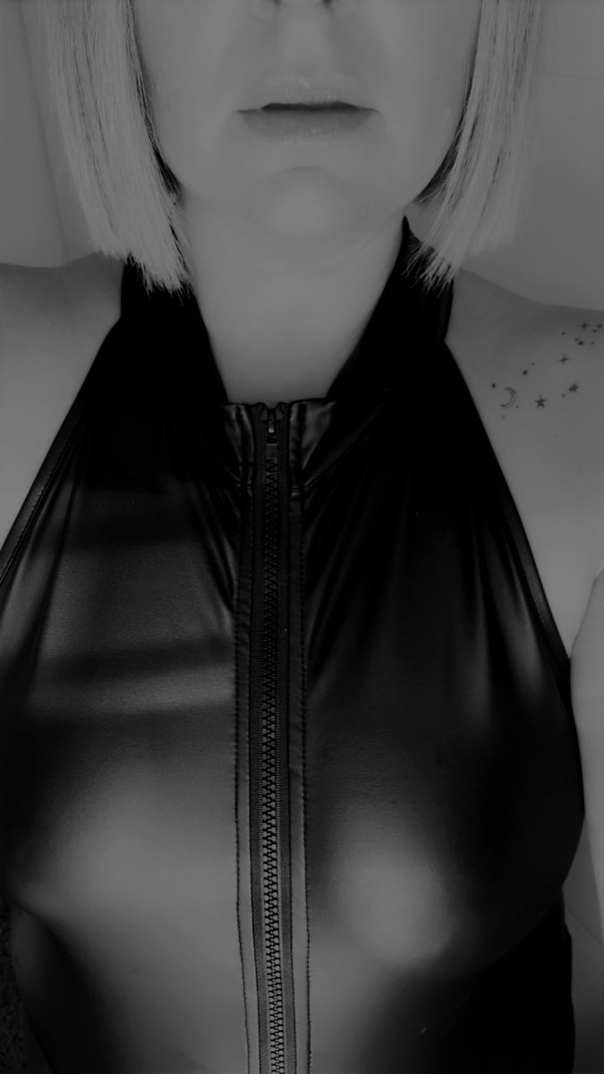 sasha42AW's tweet photo. Happy hump day 🫣😉😈who's coming on over !! #adultwork #horny #milf #sugarbaby #onlyfansbabe #onlyfans #fetish #naughty @AdultWorkcom #comeplay https://t.co/v5yZqr2Qq5