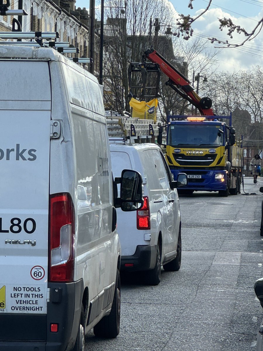 Blocked trying to get home on Ferndale road ⁦<a href="/lambeth_council/">Lambeth Council</a>⁩ ⁦<a href="/survivinglambet/">Surviving Lambeth</a>⁩ ⁦<a href="/clairekholland/">Claire Holland</a>⁩ ⁦@RezinaChowdhury⁩ ⁦<a href="/ShimanoSteve/">Shimano Steve</a>⁩ ⁦<a href="/FloEshalomi/">Florence Eshalomi MP</a>⁩ ⁦