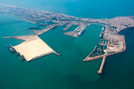 Revista Energética (@energetica_xxi) on Twitter photo 🚢♻️El <a href="/puertodecadiz/">Puerto de Cádiz</a> y <a href="/Endesa/">endesa</a> X confían en <a href="/ormazabalglobal/">ormazabal.global</a> e <a href="/ingeteam/">Ingeteam</a> para electrificar la terminal de cruceros
#Descarbonización #MovilidadSostenible #Renovables
🔗energetica21.com/noticia/el-pue… 🚢♻️El <a href="/puertodecadiz/">Puerto de Cádiz</a> y <a href="/Endesa/">endesa</a> X confían en <a href="/ormazabalglobal/">ormazabal.global</a> e <a href="/ingeteam/">Ingeteam</a> para electrificar la terminal de cruceros
#Descarbonización #MovilidadSostenible #Renovables
🔗energetica21.com/noticia/el-pue…