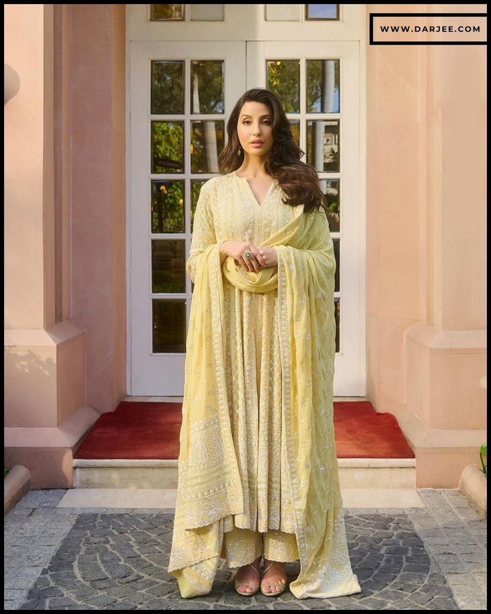 Darjee_magazine's tweet photo. Nora Fatehi radiates sophistication in her breathtaking Chikankari ensemble.
Read more...
https://t.co/NGIFEyFwtc
#FashionForward #FashionGlam #Fashion #Darjee_com #Stunning #bold #beautiful #glamour #NoraFatehi https://t.co/wdMTBQgXZQ