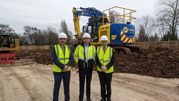 DCA Partner News: @Datumdc Datacentres welcomed Councillor Rabnawaz Akbar, Executive Member for Finance and Resources at Manchester City Council and Labour Member for Rusholme Ward, to the site of the firm’s new facility in Wythenshawe. buff.ly/496ebKw