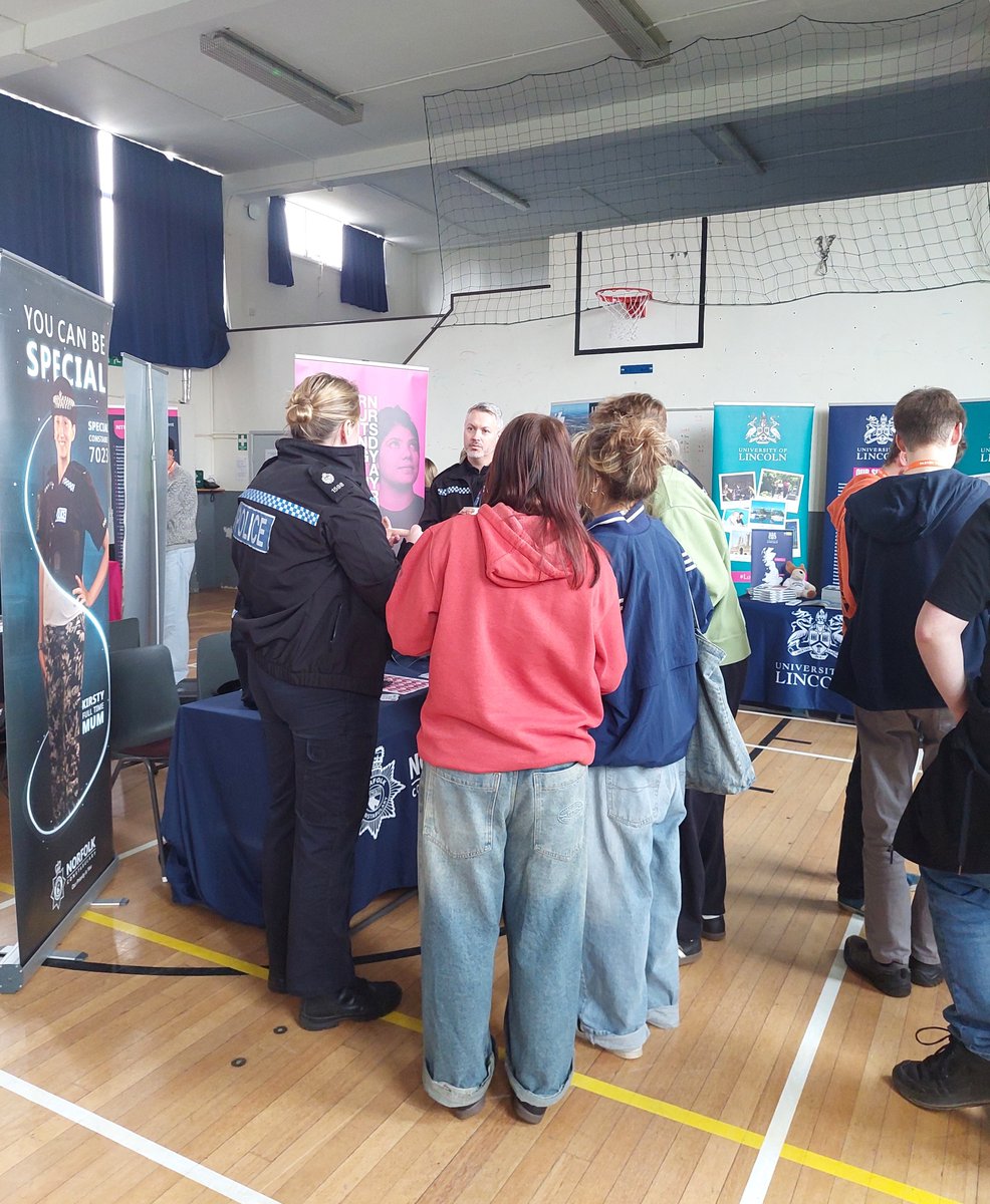 Last week in #NorthWalsham we were kindly invited to @PastonCollege, where PCs Robinson, Davison, and Pritty spoke to students about career options, and what it was really like to work for the police.