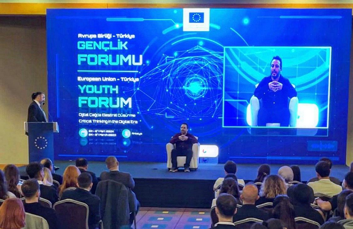 AB Türkiye Delegasyonu’nun düzenlediği EU-TURKIYE YOUTH FORUM - Critical Thinking for the Digital Age’te tempolu ve zevkli bir konuşma oldu. @EUDelegationTur
