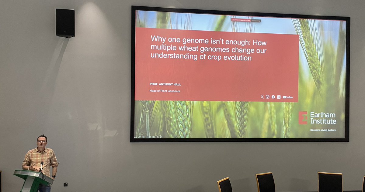 Philippa Borrill @PhilippaBorrill @JohnInnesCentre chairs #monogram24 Advances in Genetic and Genomic Technologies session 
Keynote speaker: Anthony Hall @Ajwhall @EarlhamInst  Why one genome isn’t enough: How multiple wheat genomes change our understanding of crop evolution