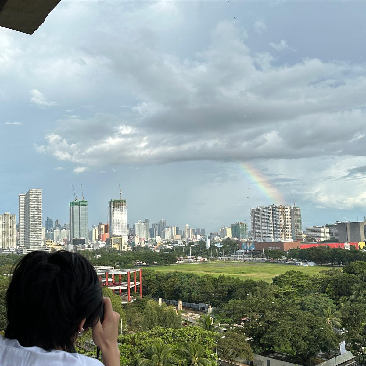 NieyNie's tweet photo. “Somewhere                   “Rainbows after
Over the Rainbow”         the Storm” https://t.co/kAvJ0NiFGw