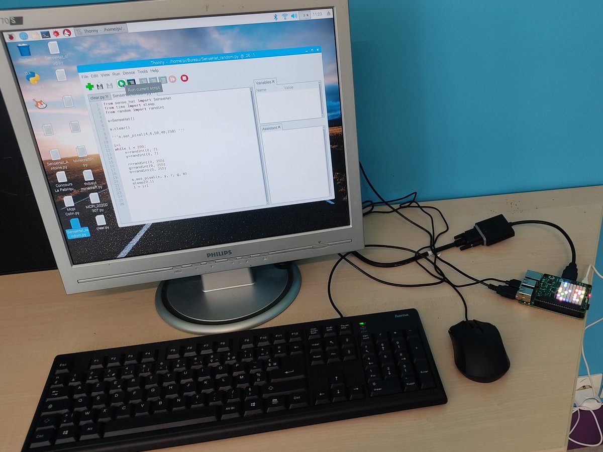 Graines2Tech's tweet image. Samedi, on a fêté l&apos;anniversaire de la framboise ! Scintillation de LEDs avec le SenseHat, modding #MinecraftPi, jeux Pong &amp;amp; Snake en Python, et rétro-gaming à l&apos;honneur ! Les #RaspberryPi 3B+ fonctionnent toujours...
Il est maintenant temps d&apos;exploiter les nouveaux RPi 5 !!