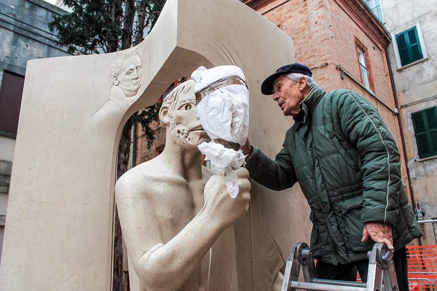 Addio al maestro Giuliano Vangi, uno tra i più grandi scultori del mondo 🌹

Una figura illuminata, testimone di #Pesaro2024, che ha contribuito a rendere più affascinante alcuni dei luoghi della nostra città, rigenerandoli e donandogli vita grazie alle sue opere straordinarie.
