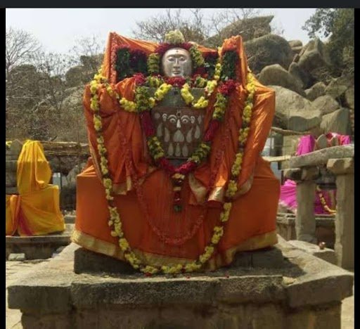 Sri Sri Sudheendra Teerthara Aradhana alankara today at Nava Brindavna Kshetra, Anegundi 🙏🙏 This great gurugalu gave us the Kalpavriksha Kamadhenu Sri Sri Raghavendra Swamigalu 🙏🙏 कुशाग्रमतये भानुद्युतये वादिभीतये । आराधितश्रीपतये सुधींद्रयतये नम: ।।