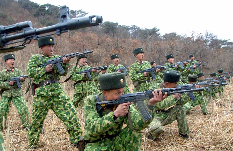 ロシア軍/北朝鮮軍現用迷彩戦闘服上下防水ゴアテックスタクティカル戦争 ウクライナ戦争ロシア軍/北朝鮮軍/中国人民解放軍現用スノー迷彩戦闘服