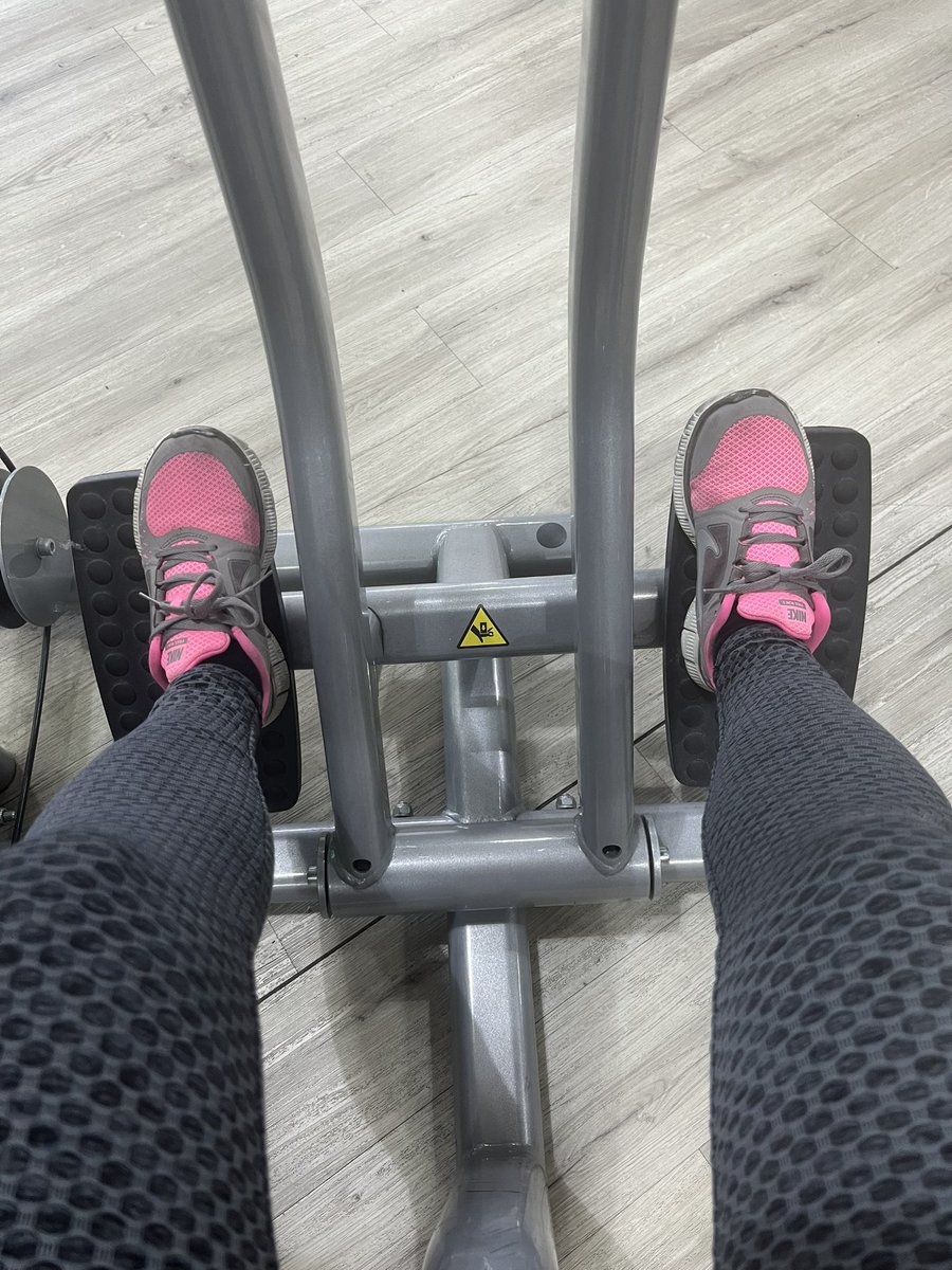 Let‘s do some work!!!
Verschwitze Socken können von euch Losern erworben werden und dann sauber gelutscht werden. Was anderes als das habt ihr eh nicht verdient. Also rein in die DM.

#findom #domsub #zahlschwanz #loser #zahlsklave #paypig