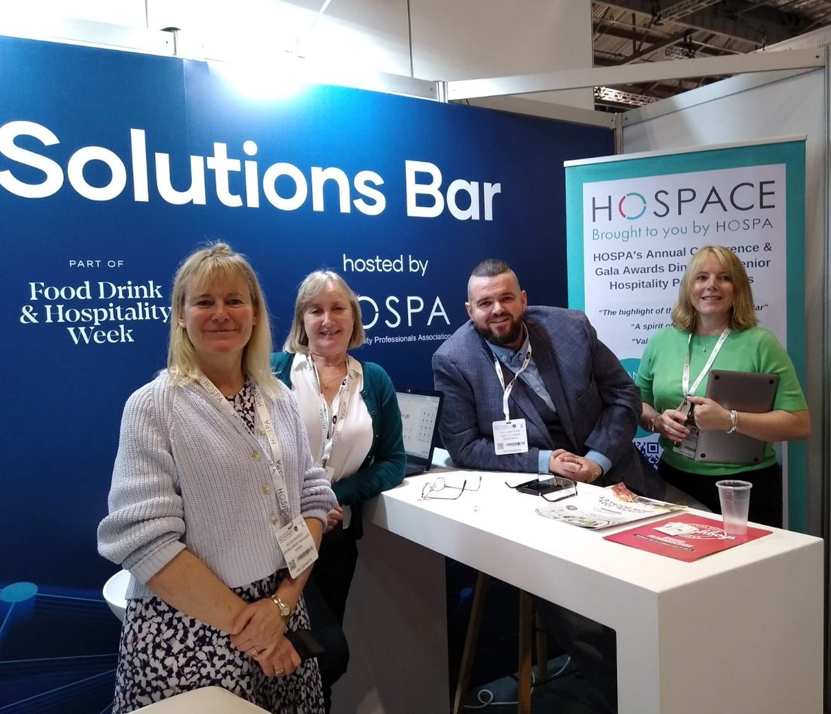 Running into familiar faces at #HRCLondon! Caught up with Helen Rhodes at @HRC_Event, along with Helen Marshall and Amanda Brown from @HOSPAtweets. Check out the event schedule and join us: hubs.ly/Q02qSVQg0 #GuestRevuOnTheGo #GuestRevu #HOSPA #HRC24