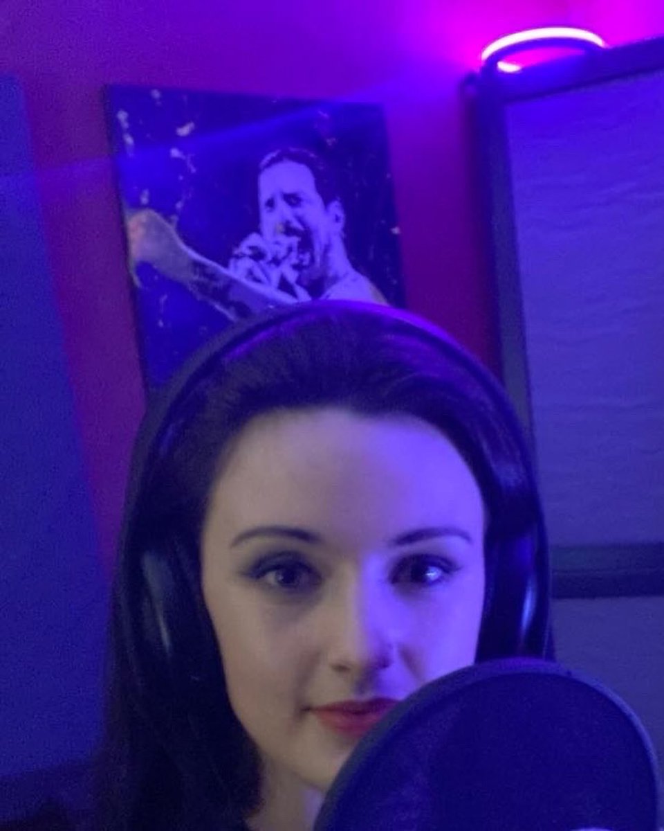 In the studio last night finalising some vocals 🔥
@jamieveemusic 

#studio #musicproduction #newmusic #singersongwriter #rockmusic #womeninrock #emergingartist #bradfordmusicscene #ukartist