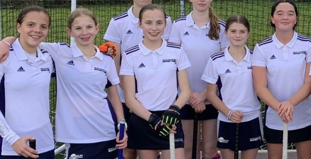 Congratulations to Freya (captain), Flo, Poppy, Elena, Flo and their @BromBeckHC U14 team who won the London Girls’ U14 Tier 2 League B. The team also reached the last 32 of the National Tier 2 Cup! @CroydonHigh 🏑😄