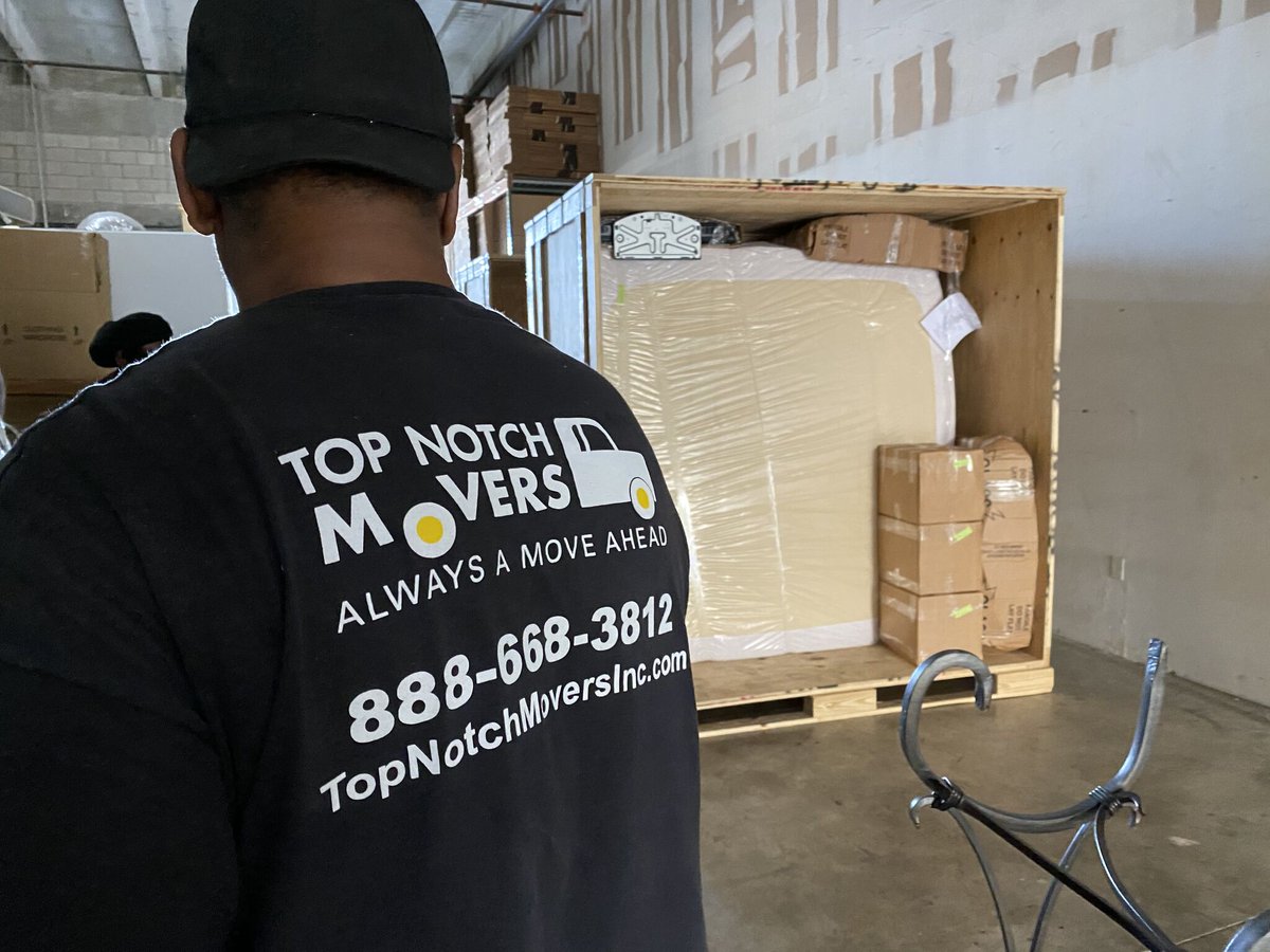 No need to rush! Top Notch Movers provides convenient storage solutions that allow you to move at your own pace. Take your time settling in, knowing your items are stored safely with us. 📦🕰️ #ConvenientStorage #TopNotchMovers