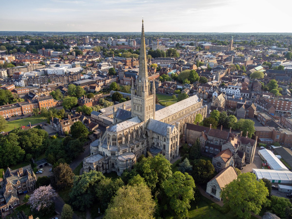 Norwich Cathedral tweet media