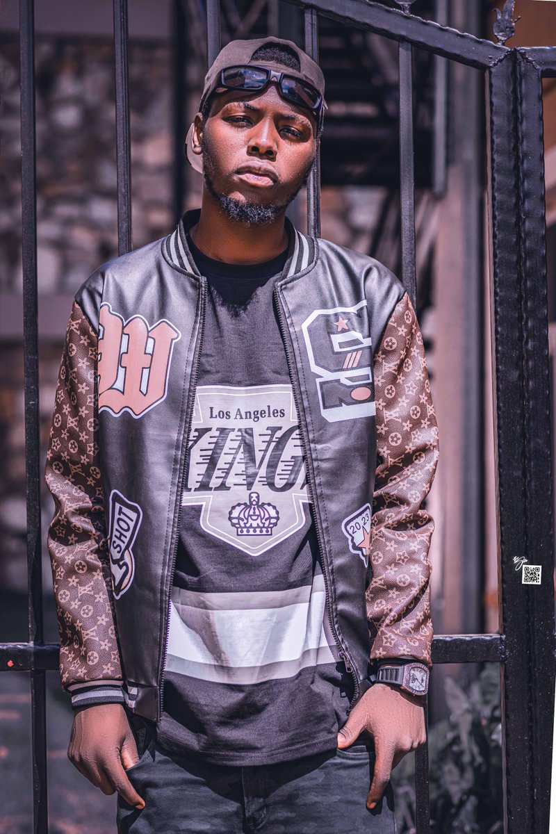 mushikeyz's tweet image. According to fast-rising Nigerian artist Johnny Benzx, being 'Addicted' to your woman is a sign of true love. 
youtu.be/0sXeviF0MBY?si…

#LoveAdvice #RelationshipGoals #Addicted