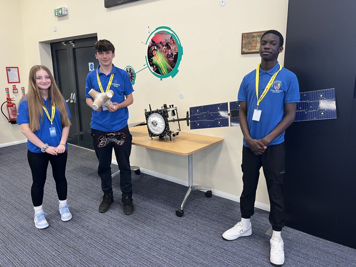 #Leadership and #space were the themes of @JonEggingTrust’s Oxfordshire Blue Skies session with our awesome partners @RAL_Space_STFC y’day. The students worked together to develop innovative ideas about how to land payloads on the moon+enjoyed spending the day at @HarwellCampus.