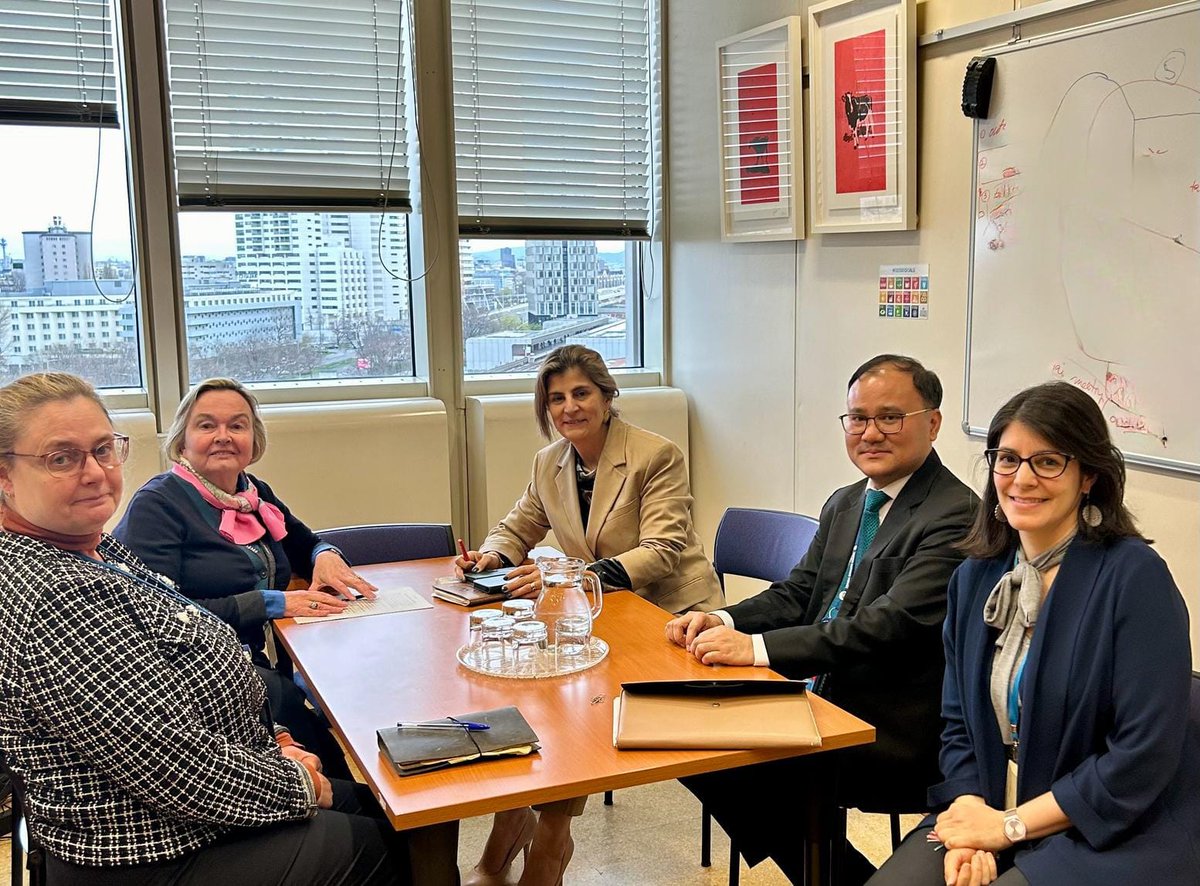 Productive meeting between #G77 Chair Ms @Lauraggils, & Ms @annajoubinbret Secretary of UNCITRAL, about current issues & areas of interest for developing countries. Also present: Mr E. Mangajaya, G77 Task Force Coordinator, Ms M. Bruno, Legal Officer and Ms C. Plaza, G77 Office.