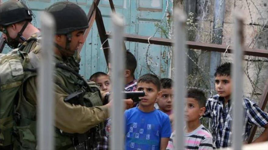CubAlejandrita's tweet photo. Es realmente desgarrador ver cómo los infantes 🇵🇸 son detenidos y encarcelados por Israel, privándoles de su inocencia y su derecho a una infancia segura y feliz. Debemos alzar nuestra voz en defensa #FreePalestinianChildren
#FreePalestine https://t.co/fbe8uDTy4y