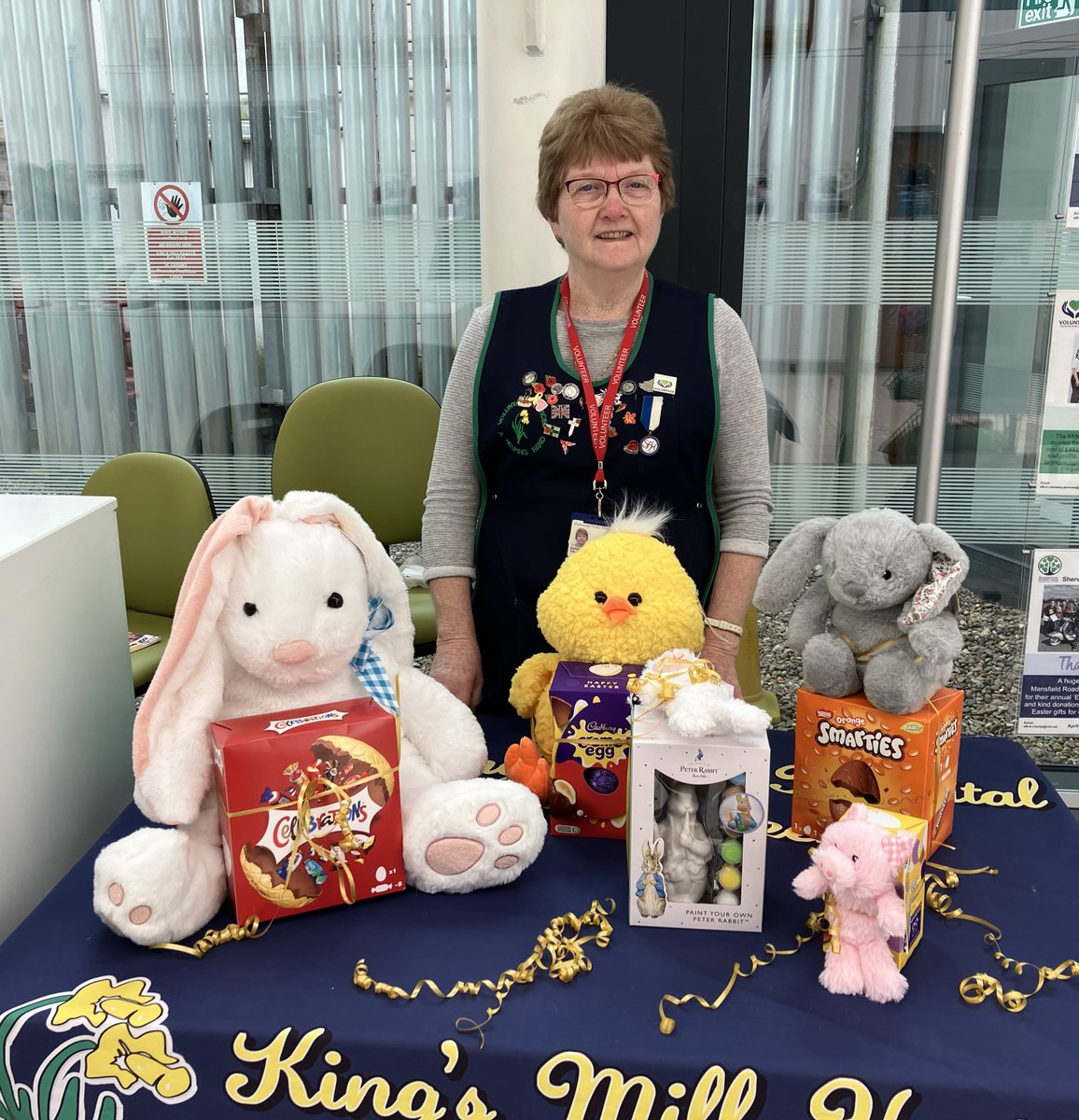 Our volunteer fundraisers have an Easter raffle in the KTC today. 50p a ticket to win one of these lovely prizes. The raffle will be drawn at 2pm today 🐥🐰🥚 @SFHFT @SFH_CSTO @SFHImprovement @SFH_PeopleHR @SfhWard25 @JoyWils72609355 @jothornley22