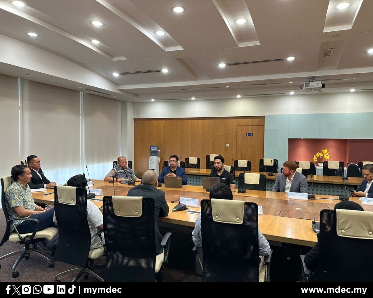 Earlier today, Ts. Mahadhir Aziz, CEO of Malaysia Digital Economy Corporation (MDEC) and En. Ir. Wan Murdani, Head and VP of Digital Enablers; together with the Funding Facilitation team had the privilege of participating in a dynamic discussion with a group