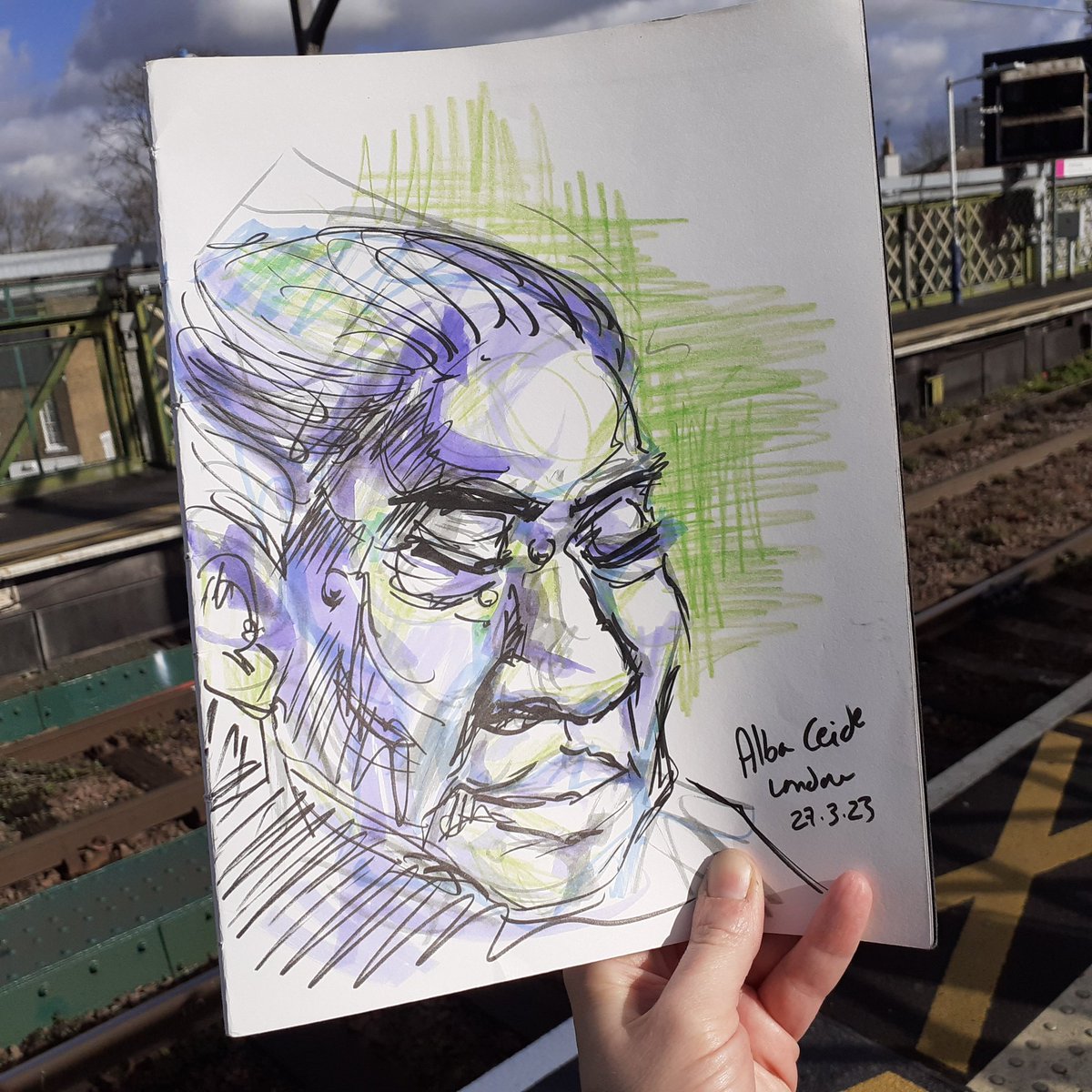 Woman in the train this morning. 
Portrait with purple ecoline, indian ink, black marker and a green pencil

#londonportrait #lifedrawing #sketchonlocation #boceto #londonlife