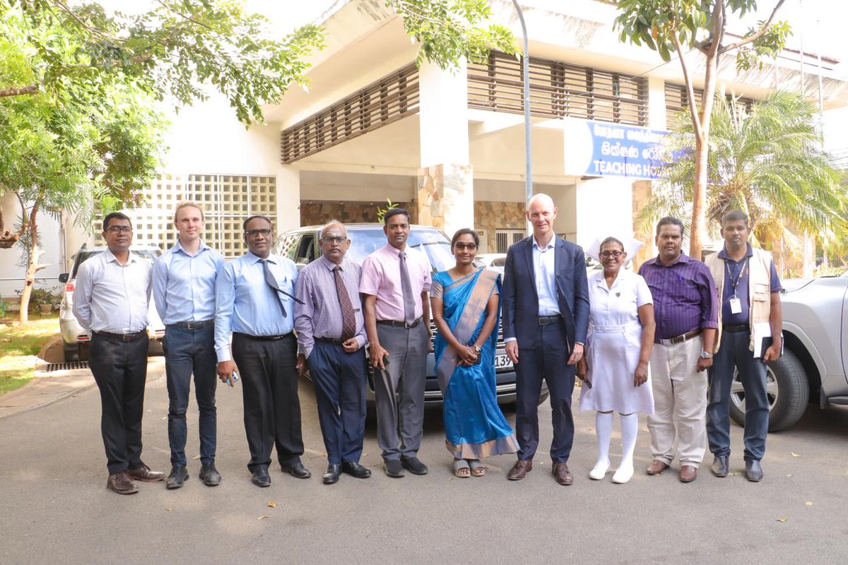 Australia is committed to ensuring the availability and accessibility of Sexual and Reproductive Health (#SRH) services across 🇱🇰 through the #REACH project. Yesterday I joined <a href="/UNFPASriLanka/">UNFPA Sri Lanka</a> to help distribute dignity kits to adolescent girls in #Jaffna.