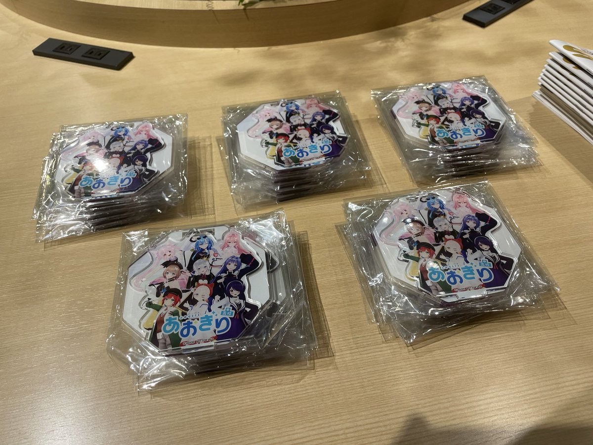 MATTENN's tweet image. ノベルティがあおぎりなの良い #phpstudy #viviontech