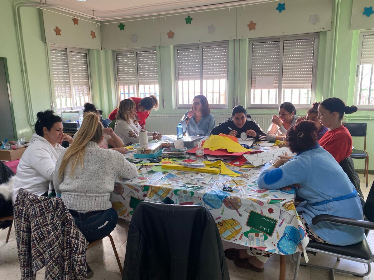 ✅Desde el Espacio de Cuidados y Grupos Positivos en #Puertollano seguimos trabajando junto a las familias y los centro educativos, para lograr una mayor implicación de las familias en la vida de los centros educativos y en la vida educativa de sus hijos e hijas.