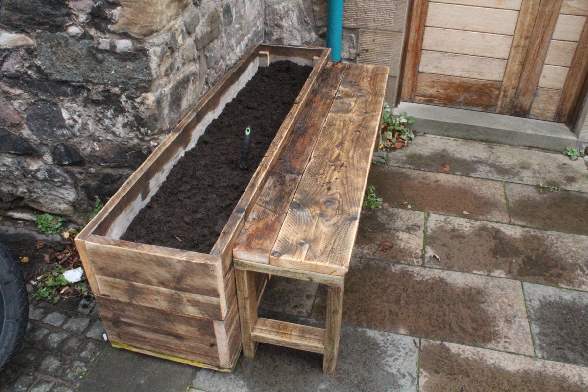 Check these planter & bench combos! Relax next to some fresh blooms 🌷 We build planters to custom sizes, corner structures or a classic two seater from reclaimed timber 😎 👉Currently 20% off in our spring sale 🗒️ Quote: moveonwood.org.uk/request-a-quote 01315516937/wood@moveon.org.uk