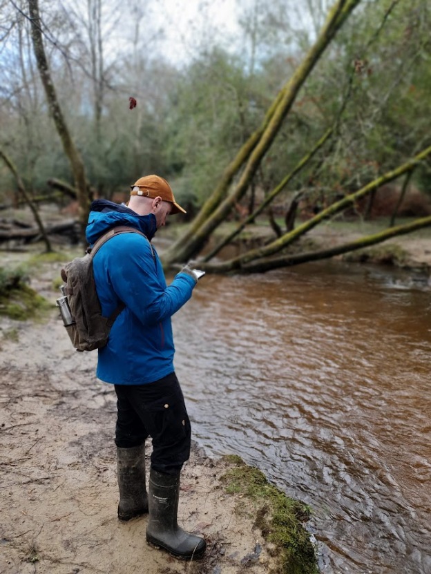 WRT staff in the New Forest completing the final element of their MoRPh Rivers training. Whilst no replacement for experience, this morphological survey approach should complement expert knowledge and also enable the Trust to undertake river Biodiversity Net Gain assessments.✍️📃