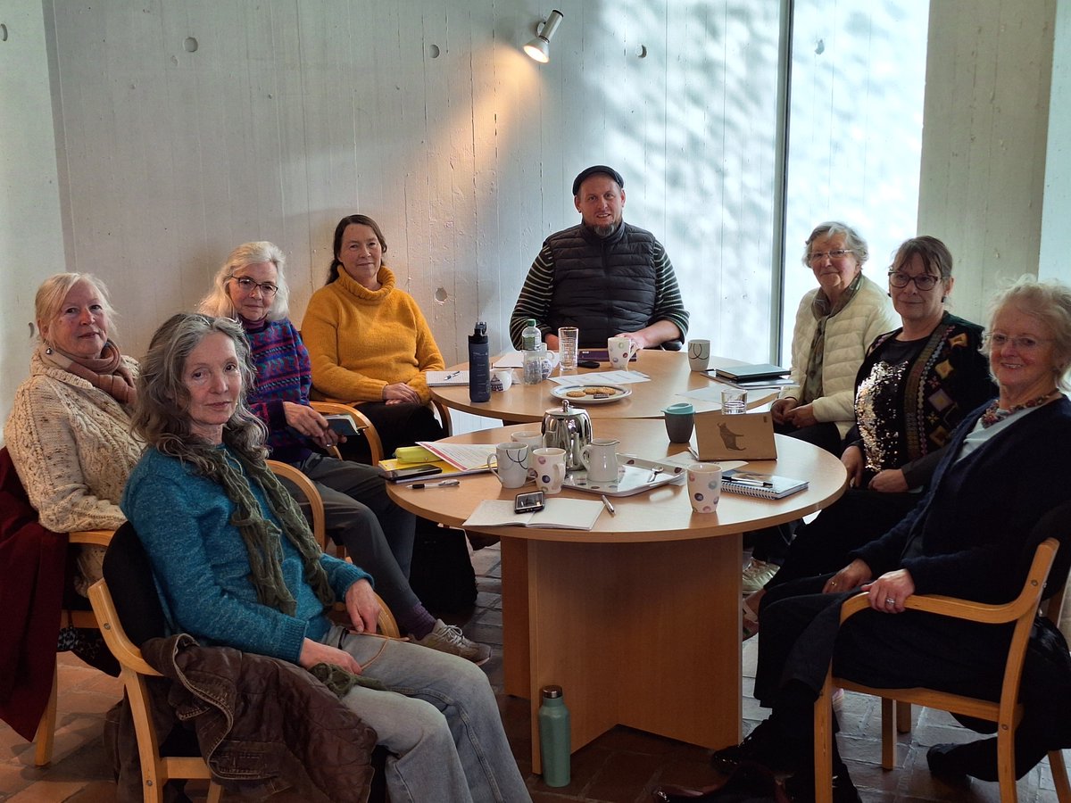 #Bantrylibrary recently hosted the first of six Storytelling Workshops on behalf of #CulturalCompanions. Writer and poet Paddy Doyle, seen here with participants, led the event. 🤩🙌
