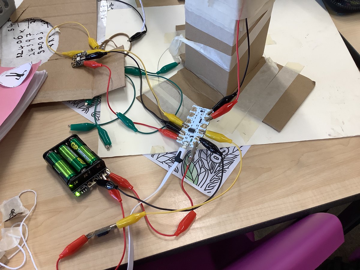 RosecroftPri's tweet photo. Some fantastic computing work from Hamilton class this afternoon as they created fairground rides. The children put together and attached their own Crumble mini computers and made programs so that the rides could spin and light up. https://t.co/5rUnrbpa1P