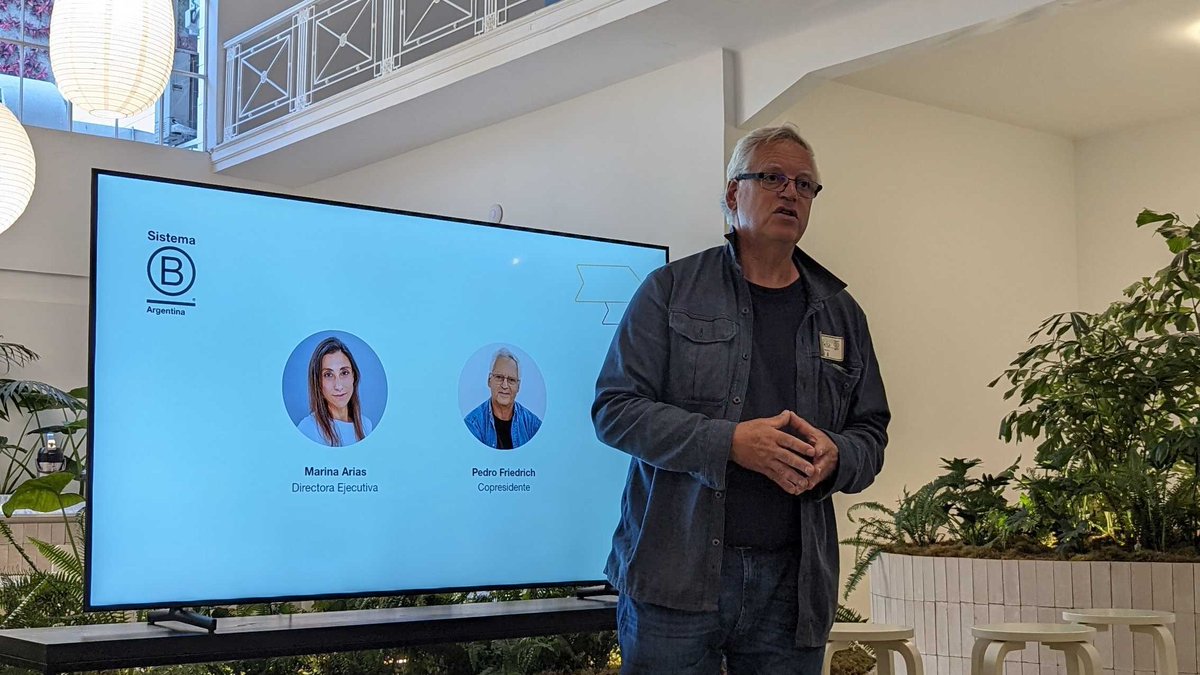 unplastify's tweet photo. En el #MesDeLasEmpresasB participamos del desayuno de prensa en las oficinas de Agro Sustentable 🌱🅱️. Nuestra capitana @TatiBesada compartió el propósito de @unplastify , transmitiendo logros y desafíos en el camino del triple impacto. #BCORP #BCORPMONTH https://t.co/vHMObJEKvd