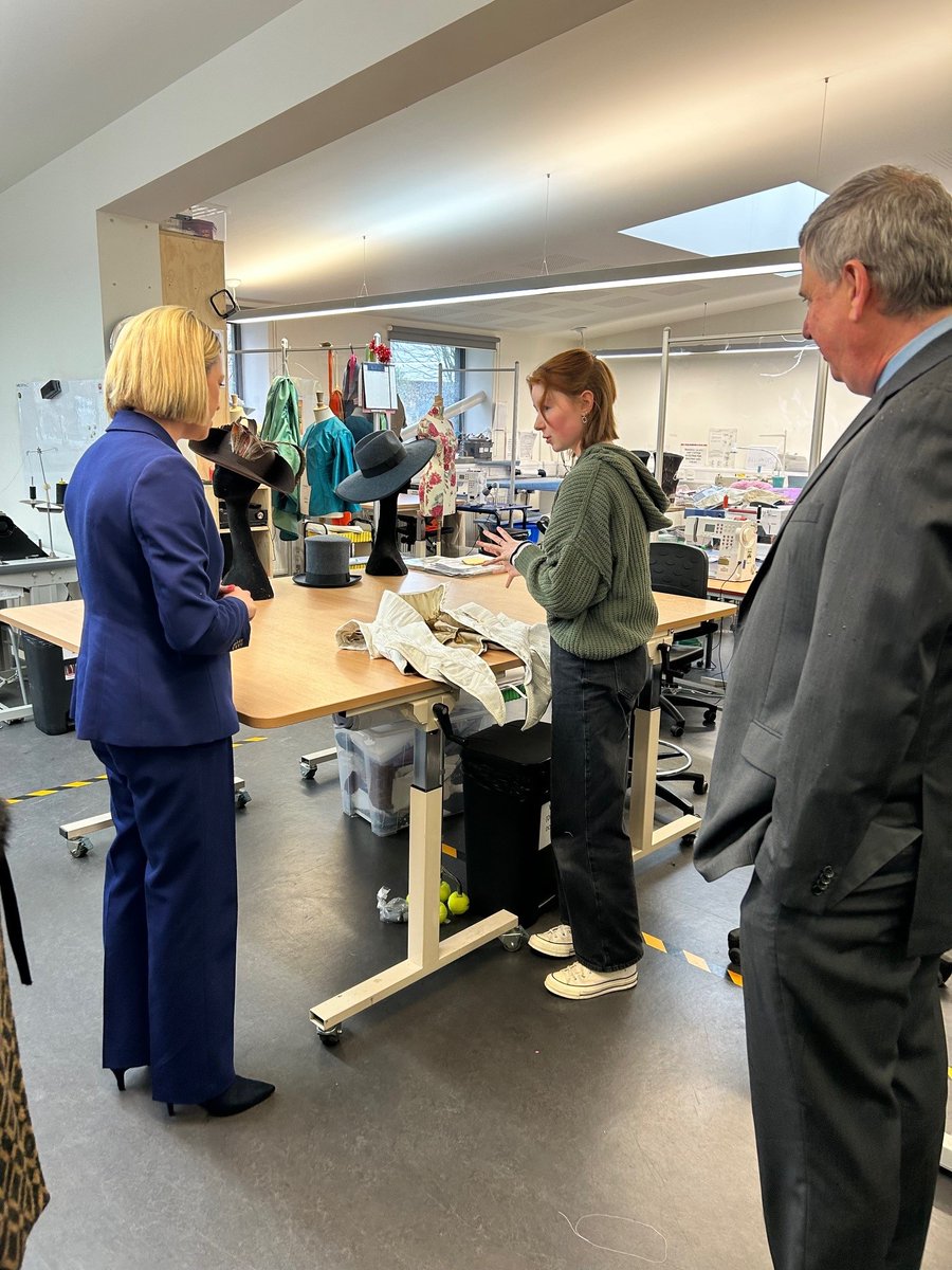 On a visit to @RCStweets, Education Secretary @JennyGilruth heard about its role ensuring world class performing arts education supports our vibrant and creative culture in Scotland. Expressive arts are an important part of Scotland’s Curriculum for Excellence.