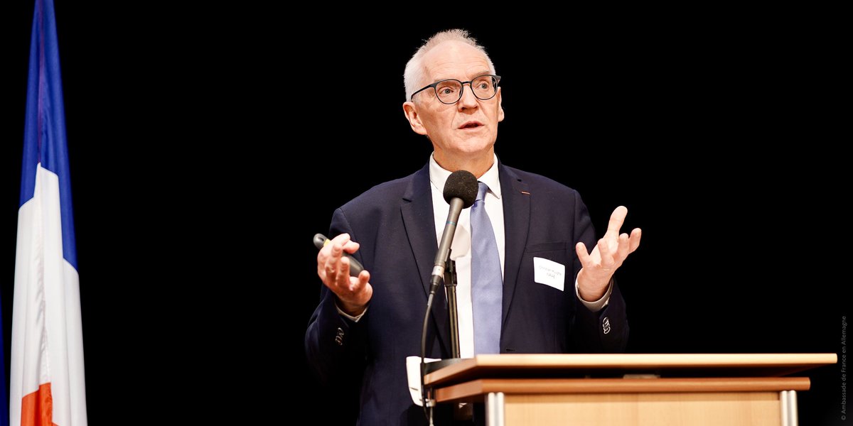 FranzBotschaft's tweet photo. Eine Freude, gemeinsam mit @INRAE_France &amp; @JKI_Bund ein 🇩🇪-🇫🇷 Forschungsseminar über Alternativen zu Pflanzenschutzmitteln zu veranstalten. Wertvoller Austausch über die zahlreichen in der Wissenschaft diskutierten Lösungsansätze, die eine agrarökologische Wende ermöglichen. https://t.co/Ljfrns0re0