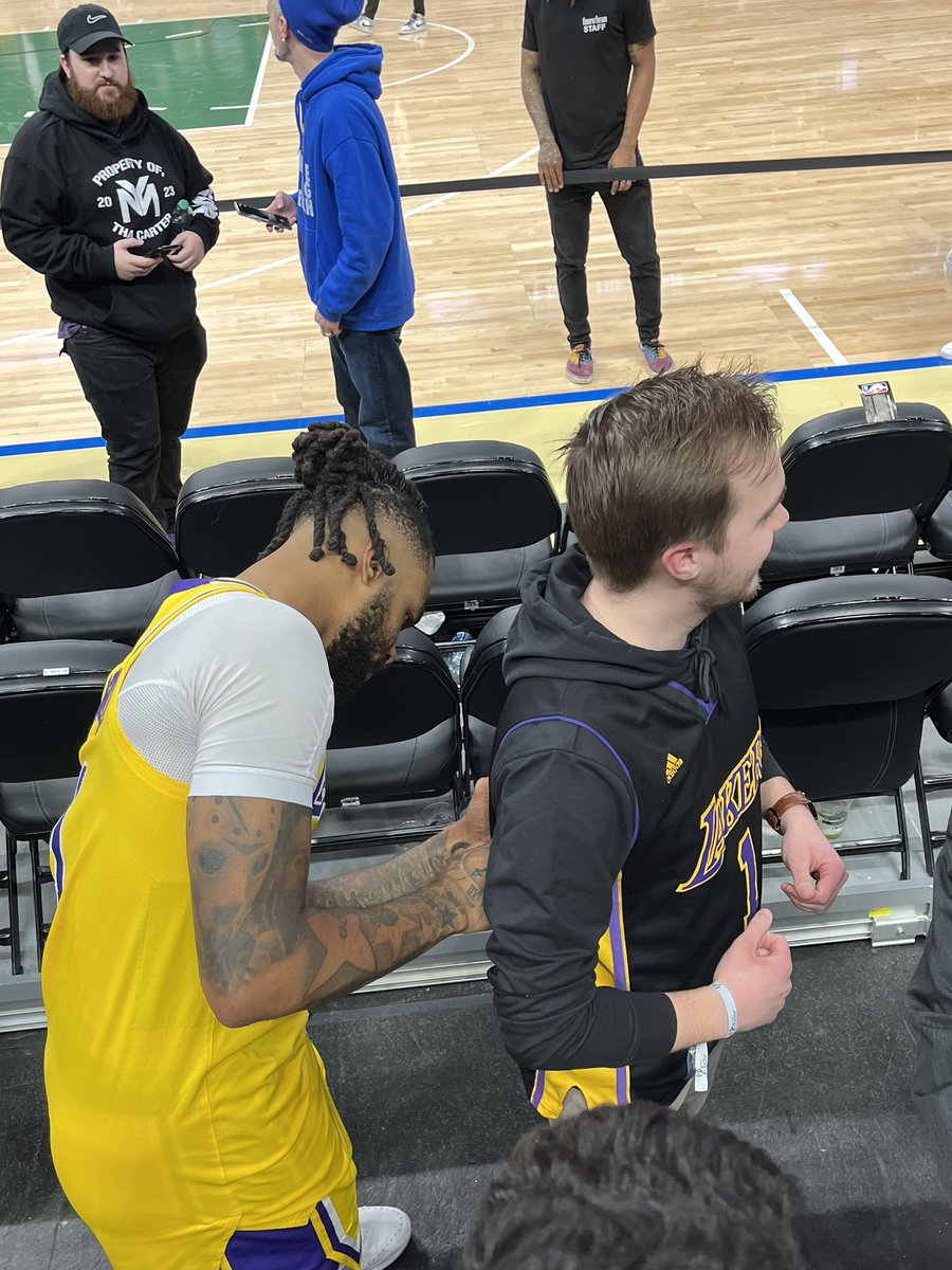hoopz260's tweet photo. Super bummed the Bucks lost in double OT, but immediately felt better after seeing the huge smile on @samyounk_ face after meeting and getting a jersey signed by @Dloading. Thanks for the great memory D’Angelo https://t.co/e2IKAVlVgD
