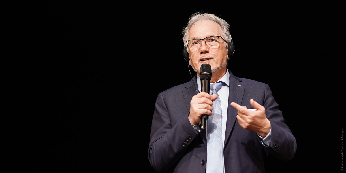 FranzBotschaft's tweet photo. Eine Freude, gemeinsam mit @INRAE_France &amp; @JKI_Bund ein 🇩🇪-🇫🇷 Forschungsseminar über Alternativen zu Pflanzenschutzmitteln zu veranstalten. Wertvoller Austausch über die zahlreichen in der Wissenschaft diskutierten Lösungsansätze, die eine agrarökologische Wende ermöglichen. https://t.co/Ljfrns0re0