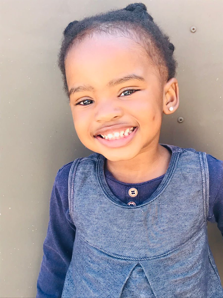 People coming into my profile and commenting that my baby niece is ugly ningandilingi please. You can come for me all you want but not my kids .... umngqundu uqala apho engoku