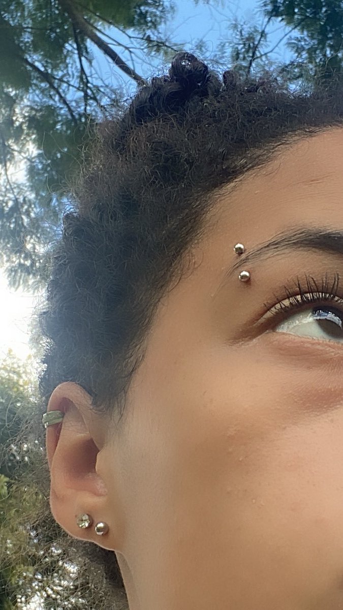 Emilylima301's tweet photo. tô apaixonada pelo meu piercing 😍😍 https://t.co/HzivGvfz7Z