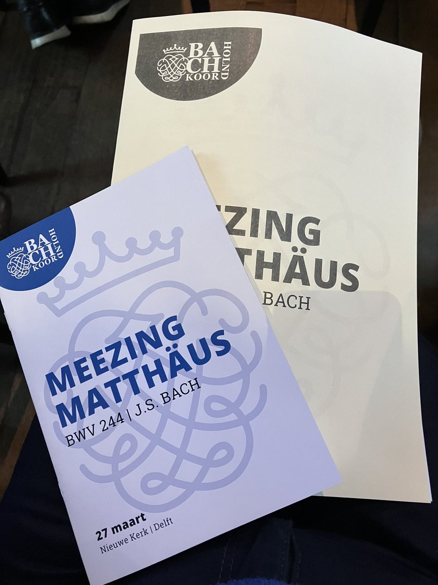 Bij de ‘Meezing Matthaus’ in goed gevulde Nieuwe Kerk. Participatie-koren zingen samen met mensen met dementie delen van dit prachtige werk. Dank aan o.m. @BachkoorHolland en Stichting participatie met Dementie. Een prachtig initiatief!