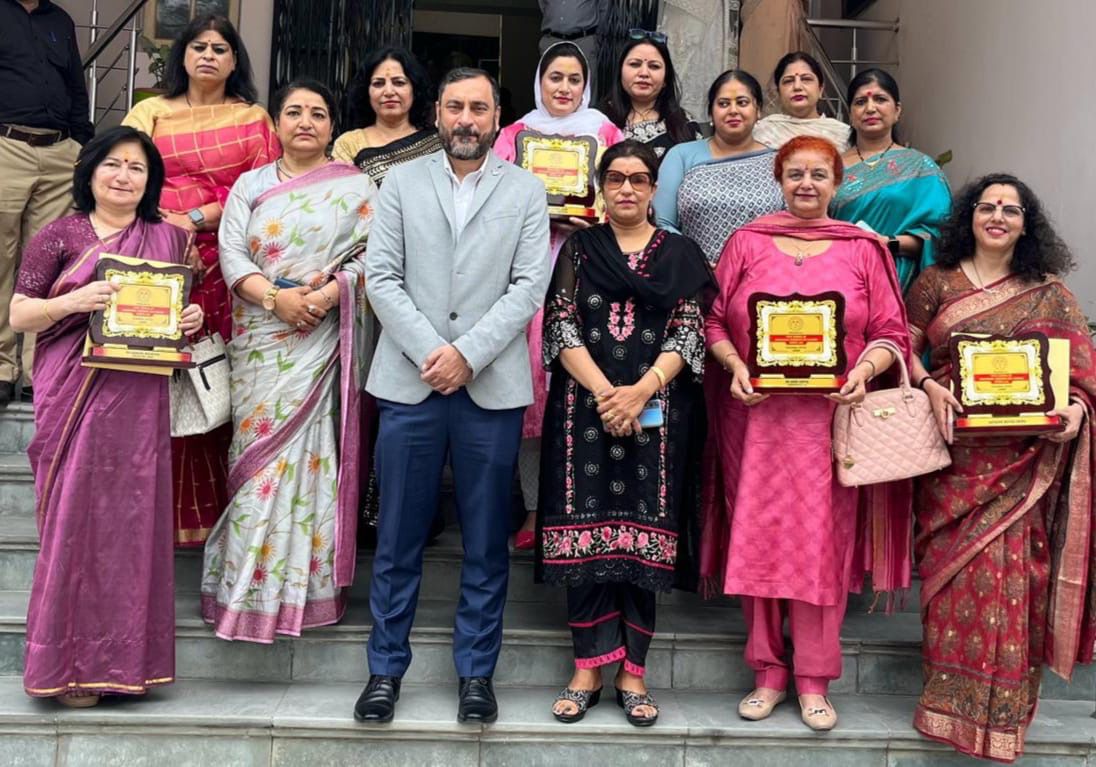JKSCERT, Jammu Division organized a One Day Orientation Program on Women's Empowerment and Safety Issues, recognizing women's crucial role in societal development. Sessions covered topics like women's safety in educational institutions and gender sensitization. #SCERTJammu'