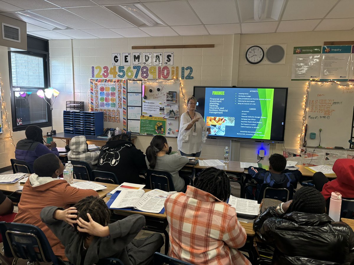 KimberlyHuntley's tweet photo. So happy to be back at work with my new and improved hip. I missed my students! I taught a career cluster lesson to the 5th graders at Windsor last week.  #careerclusters #FutureLeaders  #careerexploration @RichlandTwo @RichlandTwoAVID @JenniferrCain @DrOMorgan https://t.co/JKmS7oYdkJ